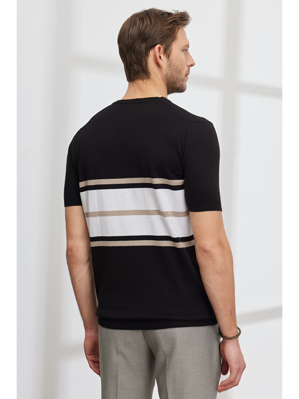 Erkek Siyah-Ekru Standart Fit Normal Kesim Bisiklet Yaka %100 Pamuk Kısa Kollu Çizgili Triko Tişört-4