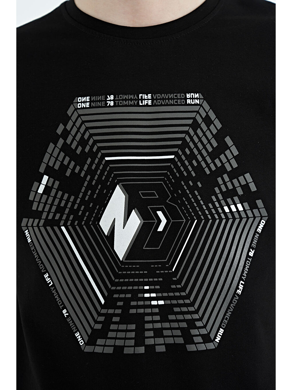 Siyah Kol Ucu Renkli Detaylı Baskılı Standart Kalıp Erkek Çocuk Tişört - 11156-3