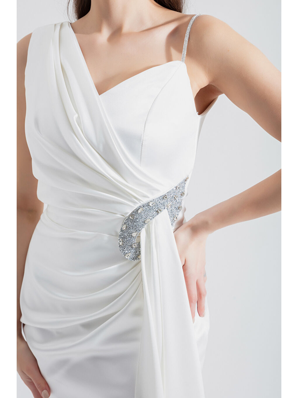 Kadın Beyaz Tek Omuzlu Taşlı Midi Abiye Elbise-3