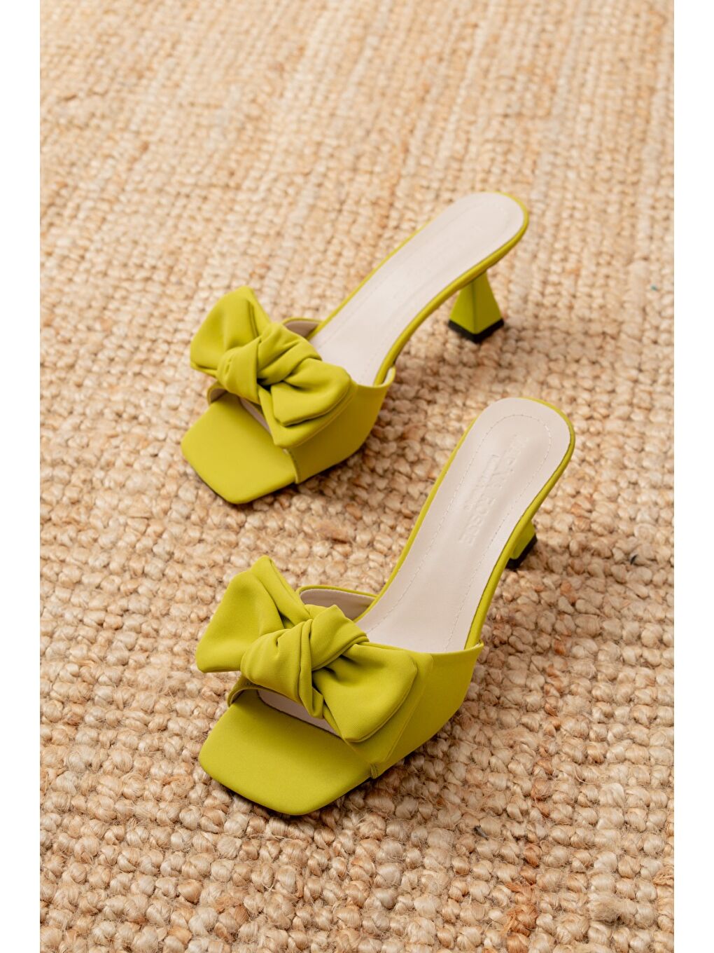 Kadın Berra Yeşil Fiyonk Detaylı Terlik-1