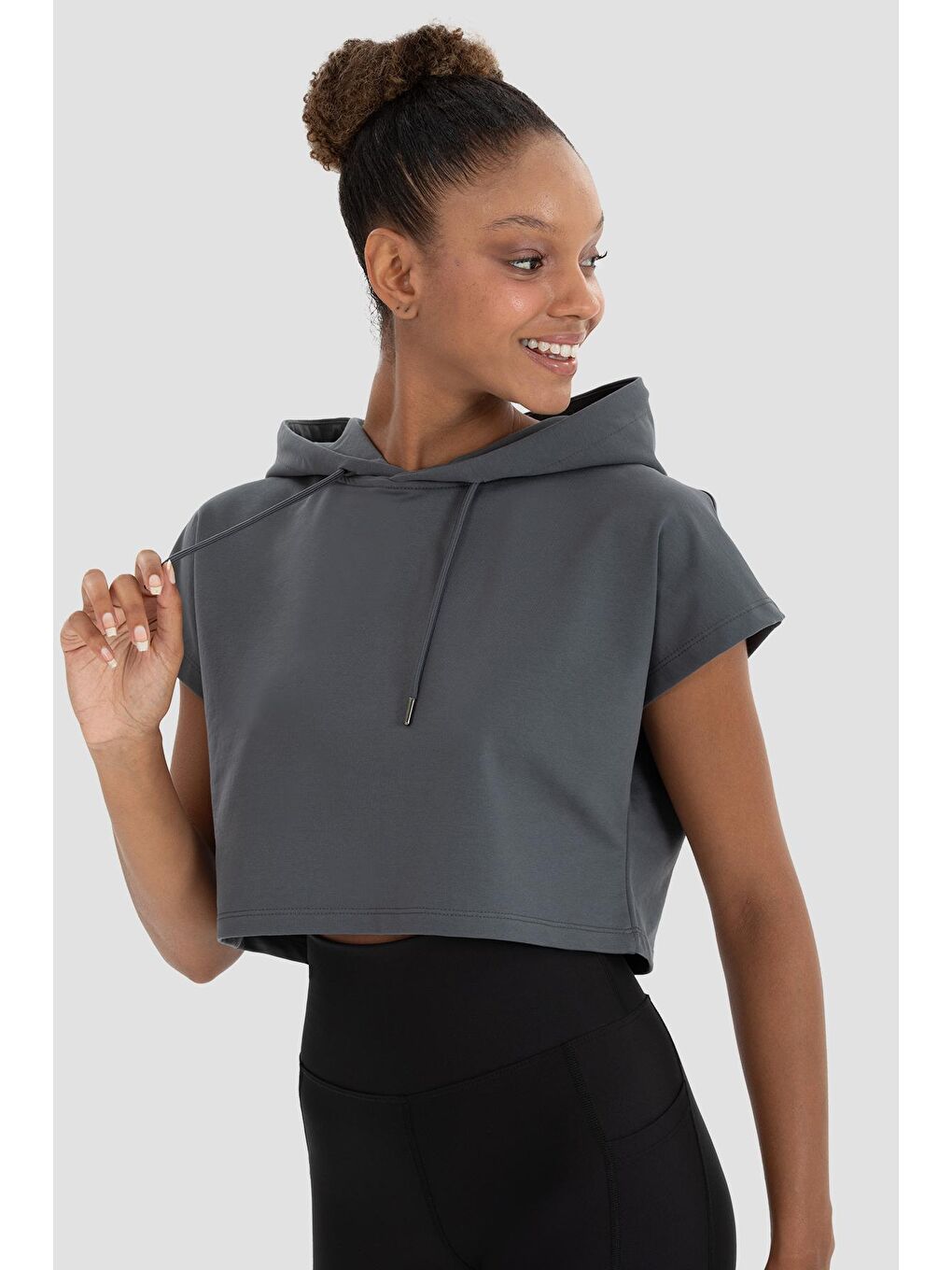 Gri Alice Kapüşonlu Kısa Kollu Füme Crop Sweatshirt-1