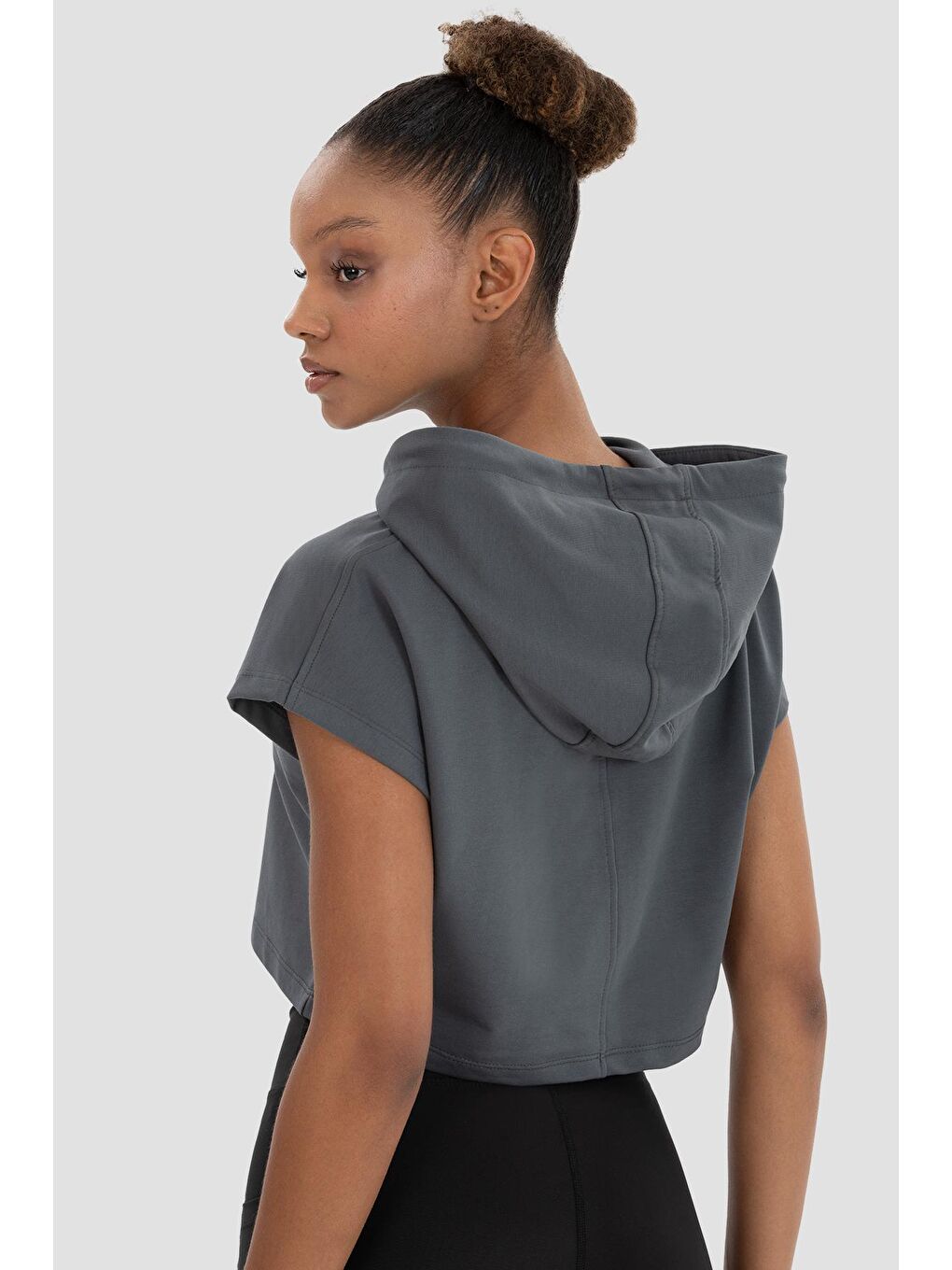 Gri Alice Kapüşonlu Kısa Kollu Füme Crop Sweatshirt-2