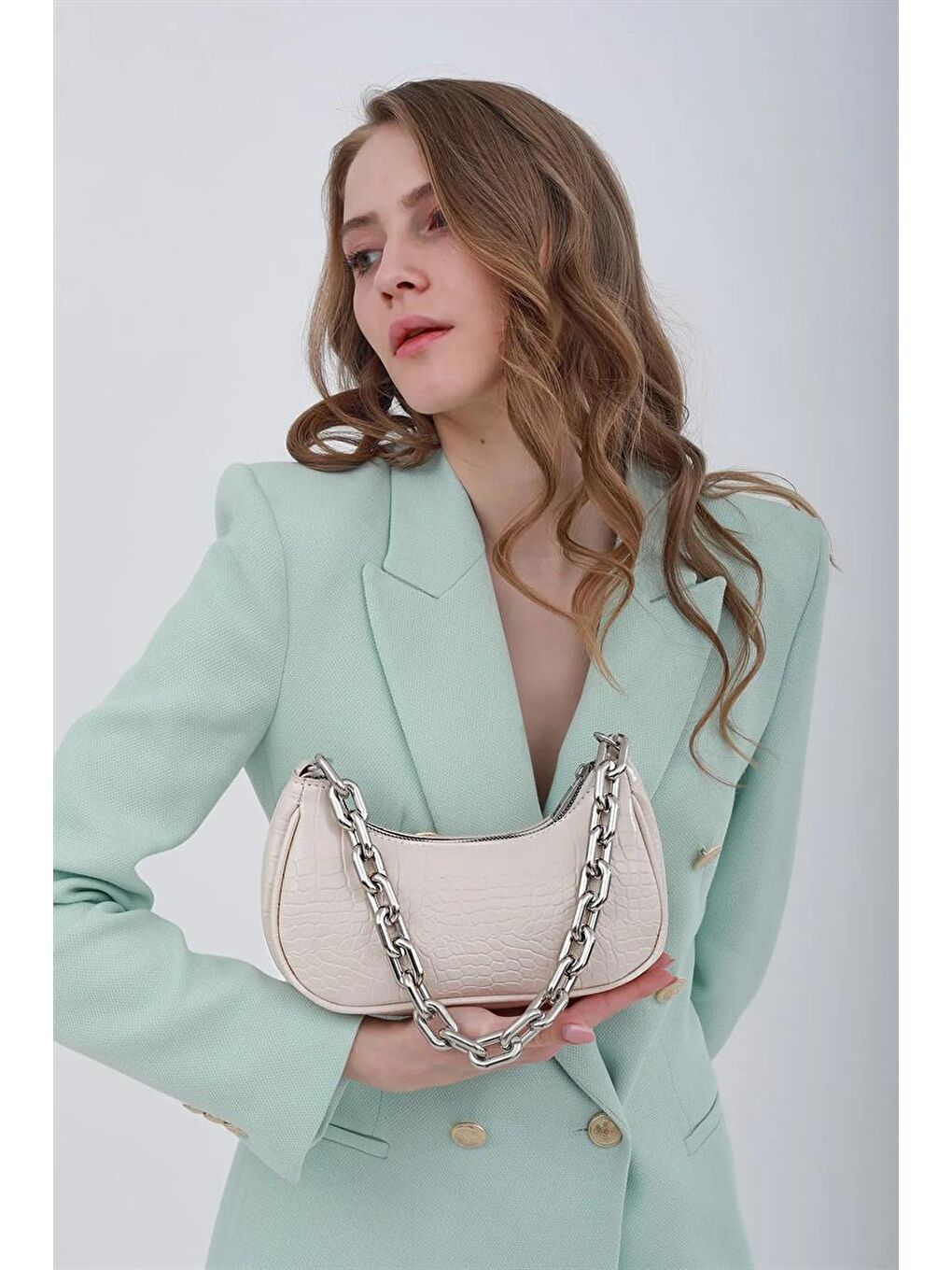 Ekru Kroko Desenli Zincir Askılı Baguette Çanta Krem-5