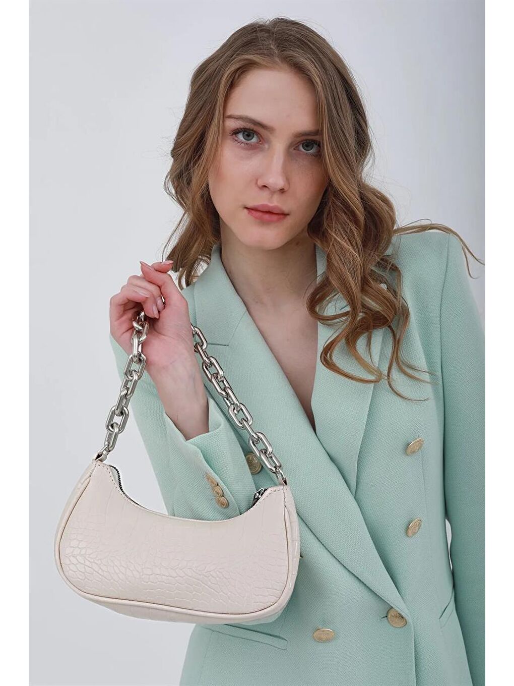 Ekru Kroko Desenli Zincir Askılı Baguette Çanta Krem-6