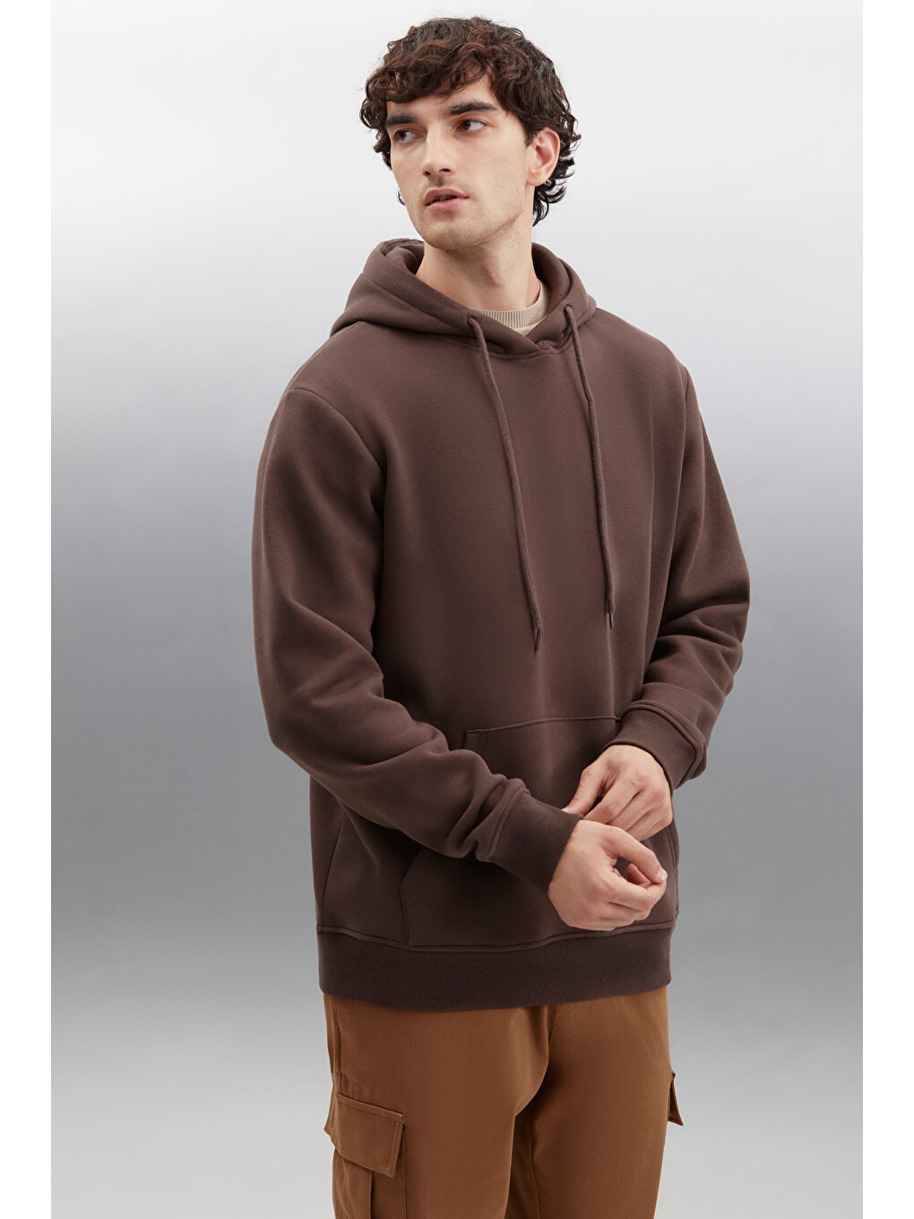 Kahverengi Erkek Yumuşacık Kapüşonlu Organik Pamuk Kanguru Cepli Regular Acı Kahve Sweatshirt-3
