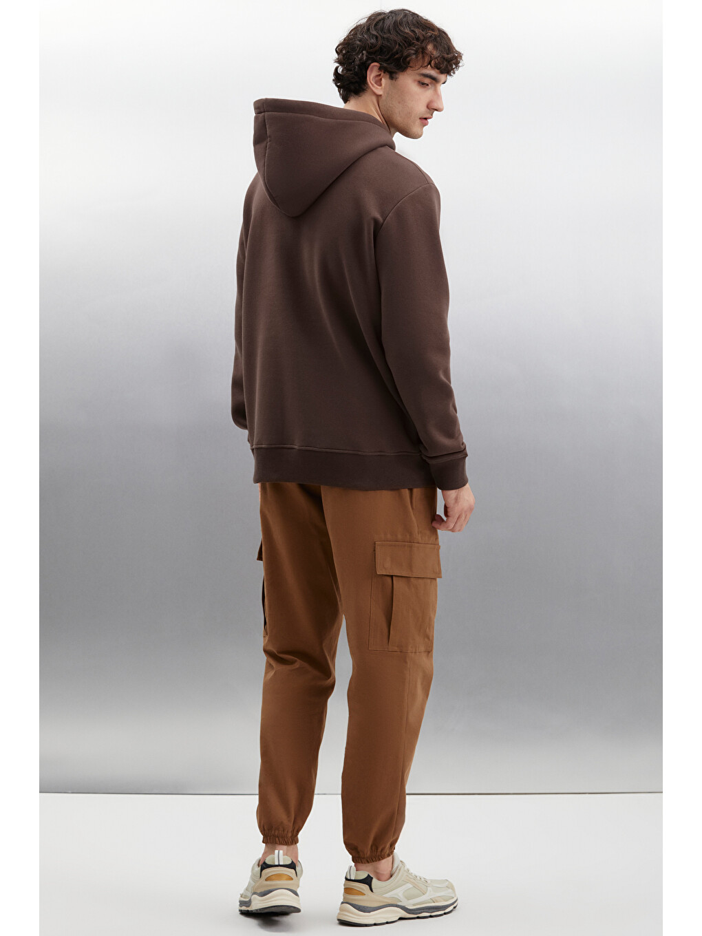 Kahverengi Erkek Yumuşacık Kapüşonlu Organik Pamuk Kanguru Cepli Regular Acı Kahve Sweatshirt-4