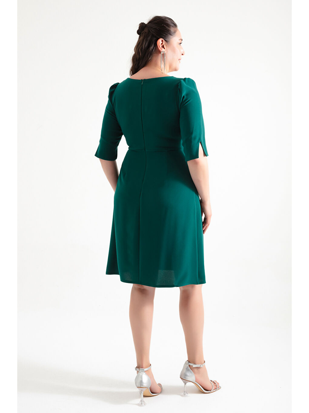 Kadın Zümrüt Yeşili V Yaka Süs Kemerli Büyük Beden Abiye Elbise-4