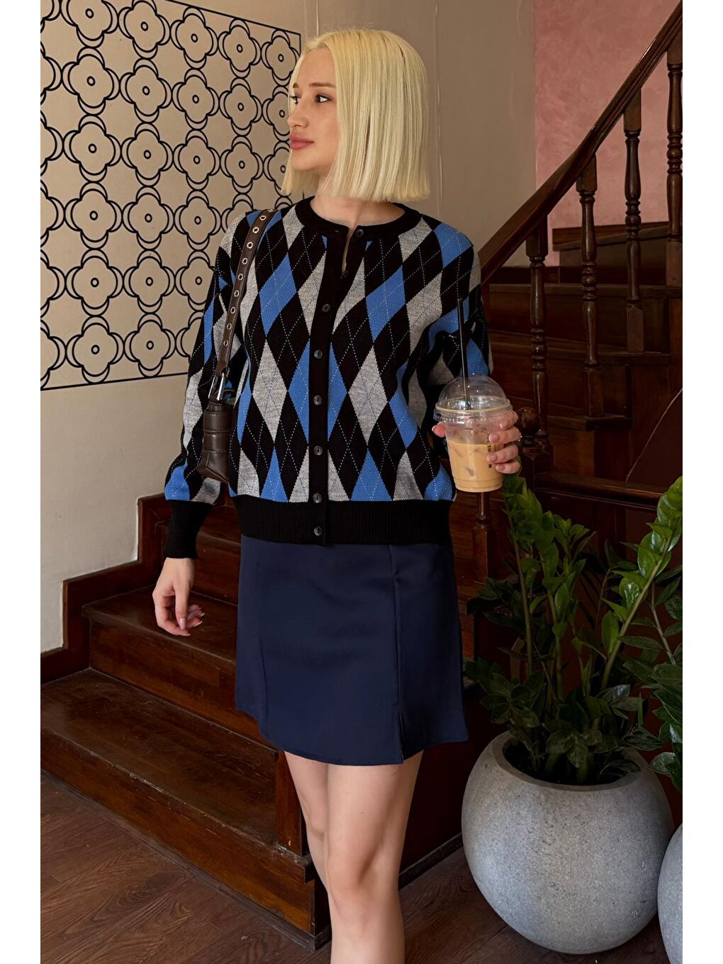 Siyah Baklava Desenli Bisiklet Yaka Kadın Hırka Mg2496