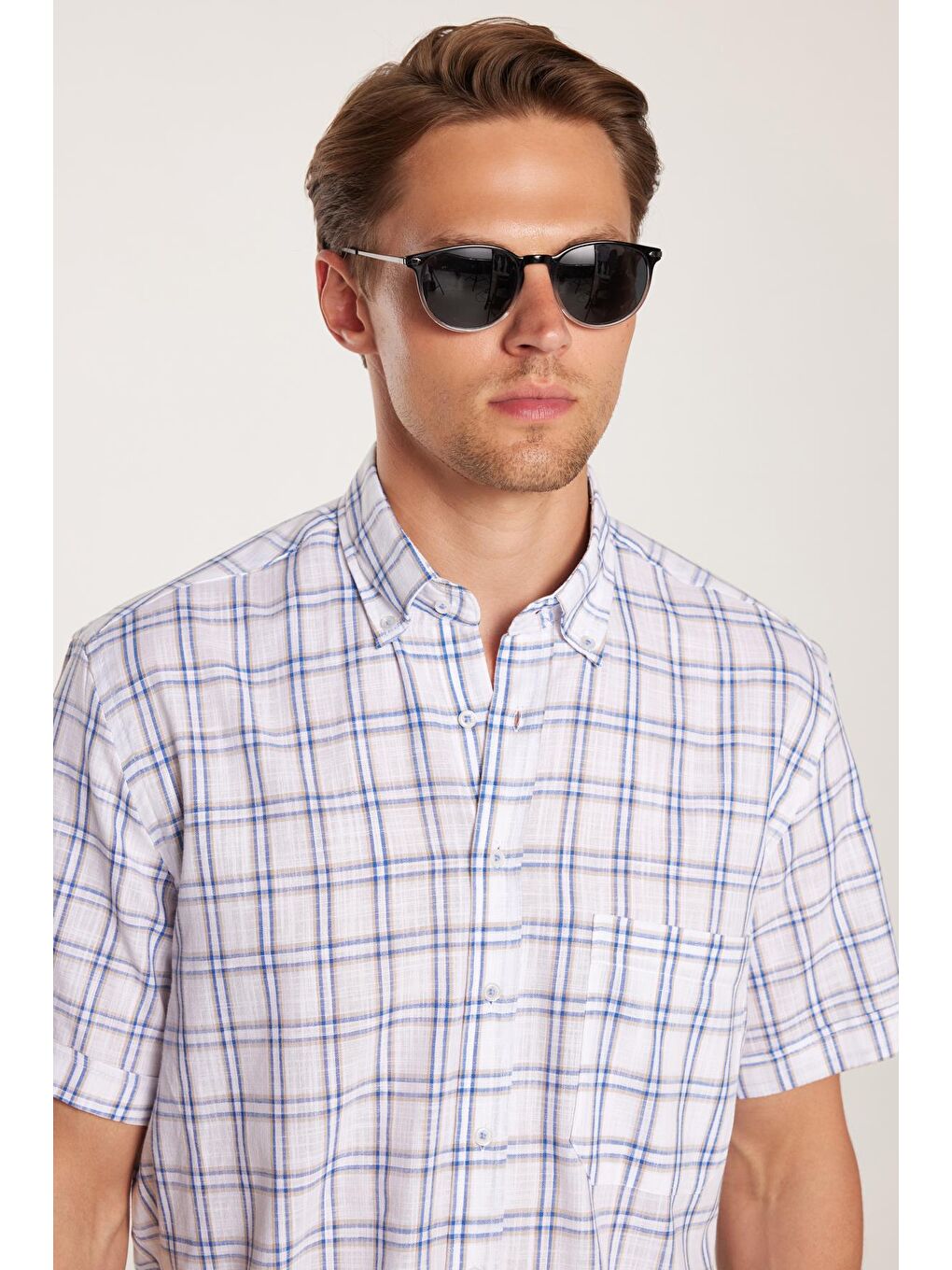 Karışık Erkek Regular Fit Klasik Kesim %100 Pamuk Keten Doku Cepli Kareli Kısa Kollu Düğmeli Yaka Gömlek