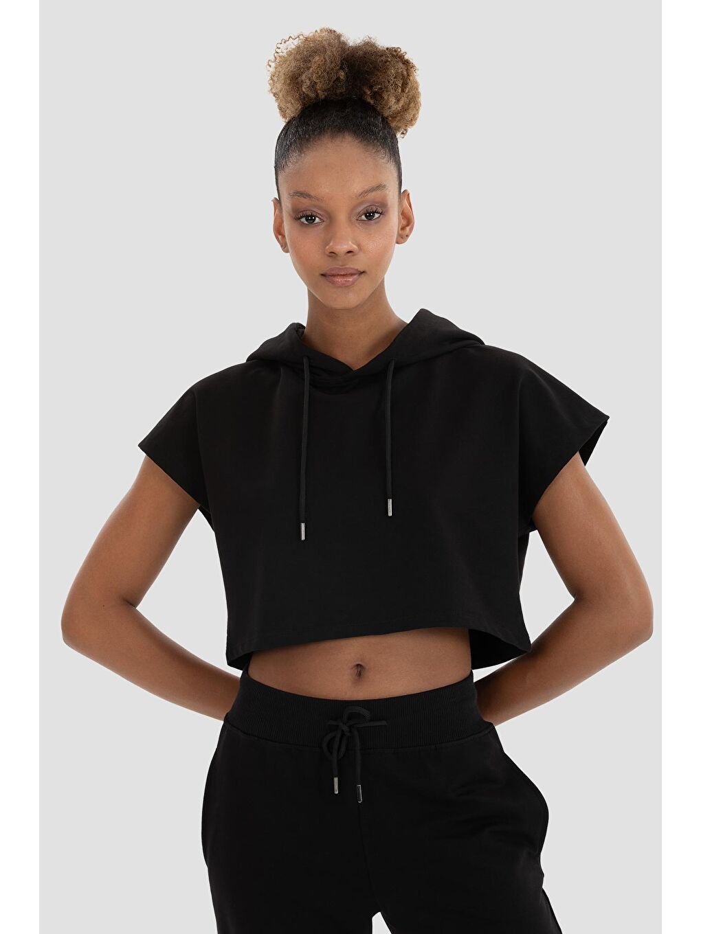 Alice Kapüşonlu Kısa Kollu Siyah Crop Sweatshirt