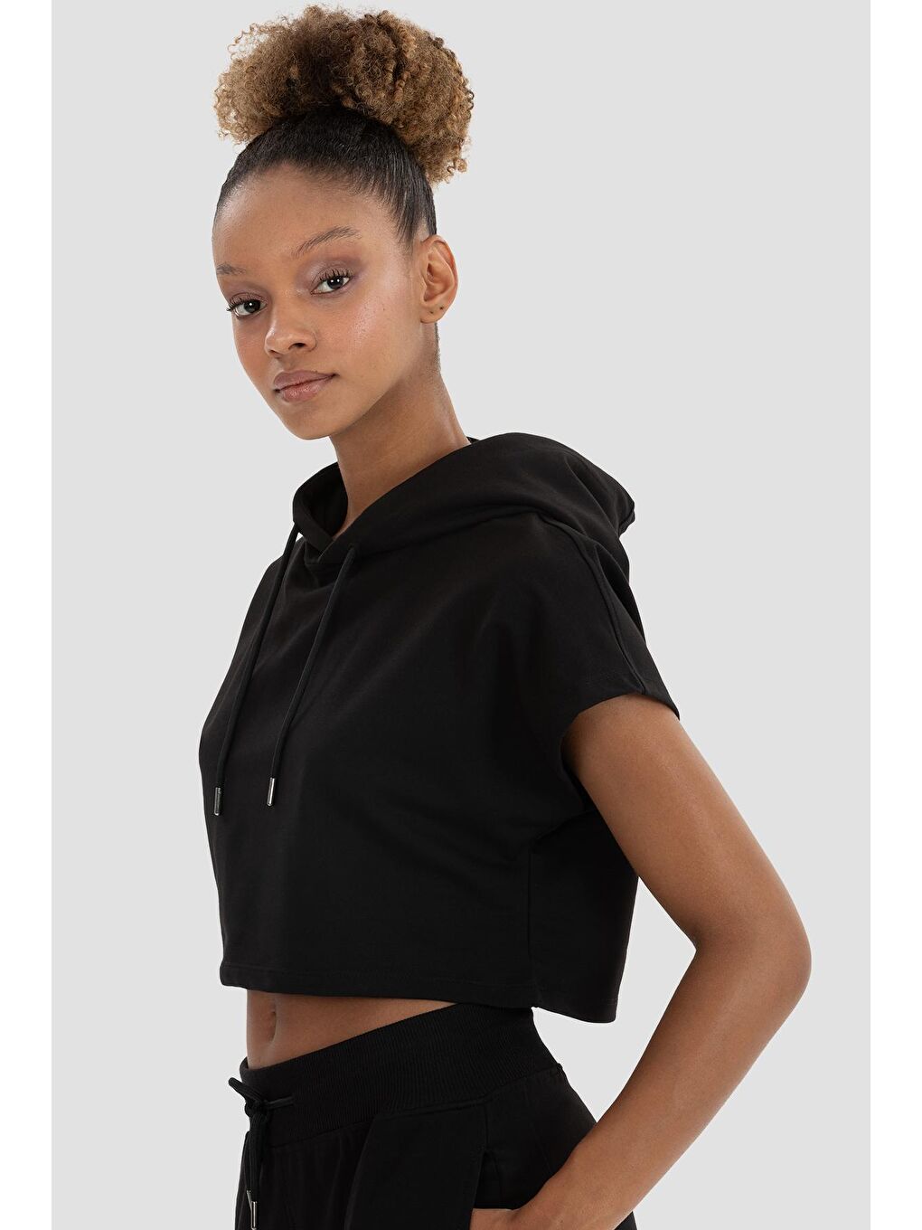 Alice Kapüşonlu Kısa Kollu Siyah Crop Sweatshirt-2