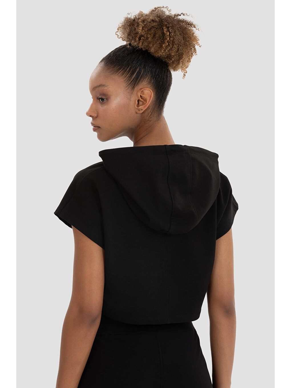 Alice Kapüşonlu Kısa Kollu Siyah Crop Sweatshirt-3