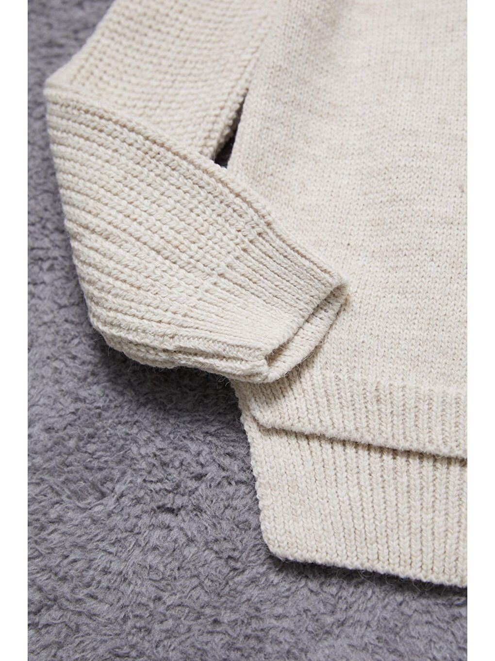 Ekru Kız Çocuk Cep Ayıcıklı Triko Kazak 14641-3