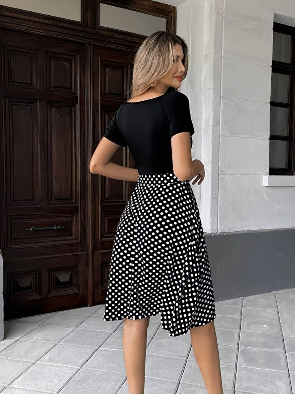 Siyah Kadın Kısa Kollu V Yakalı Üst Viskon Alt Puantiyeli Kısa Örme Krep Elbise-4