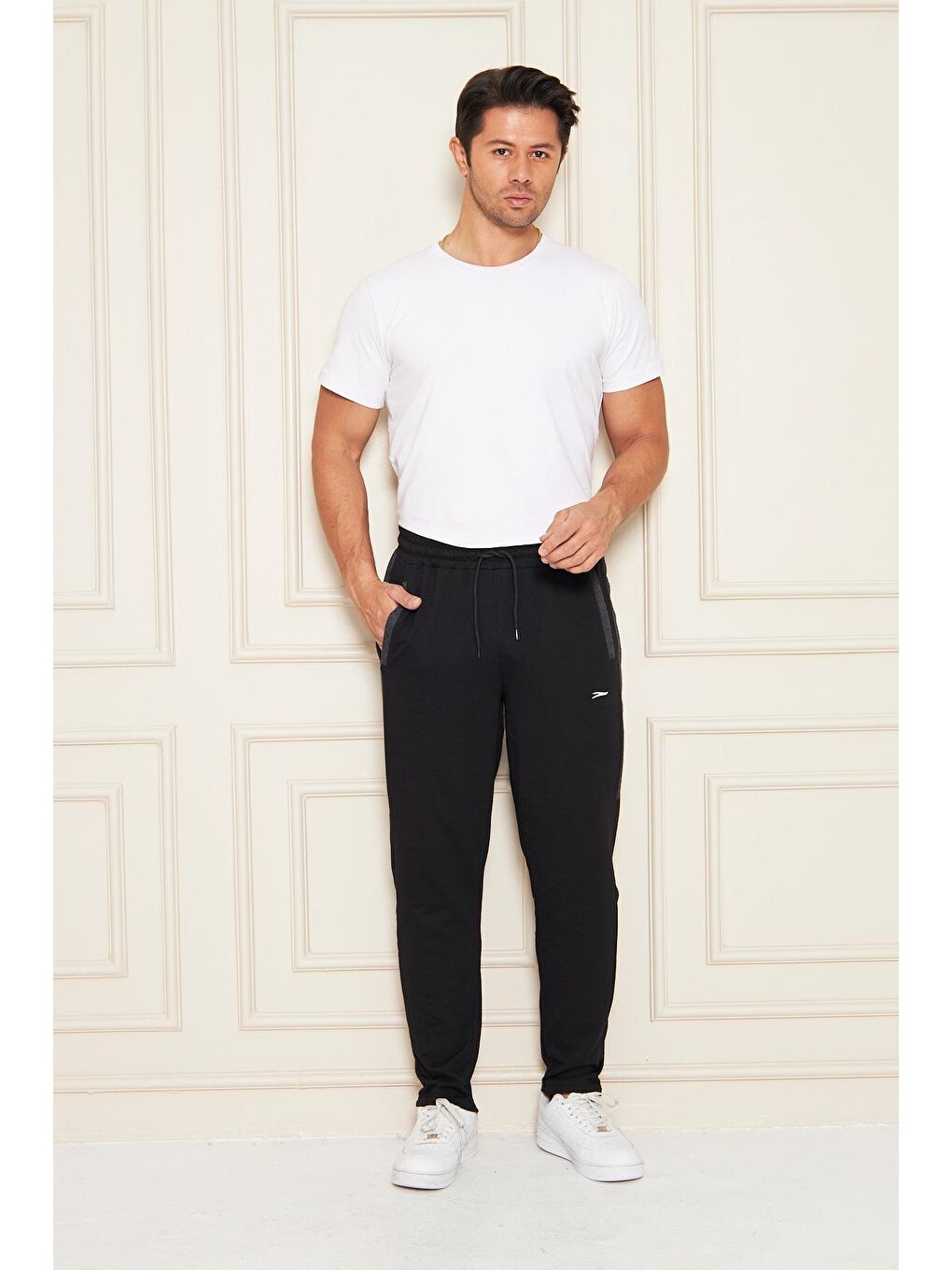 Erkek Düz Paça Şeritli Rahat Kesim Eşofman Altı Siyah 6504-S-2