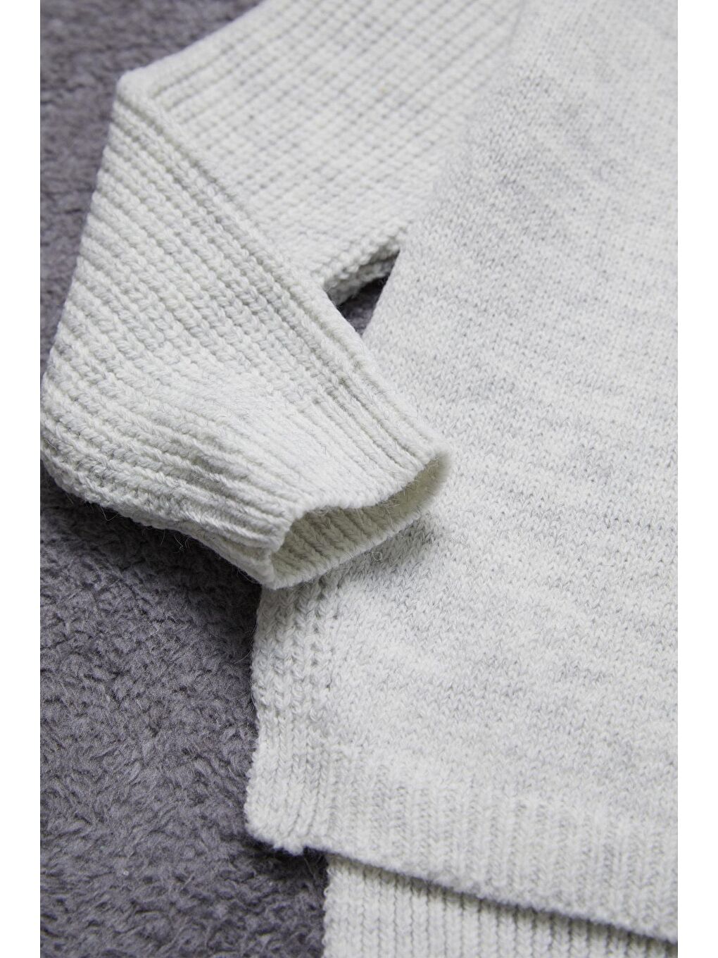 Gri Kız Çocuk Cep Ayıcıklı Triko Kazak 14641-3