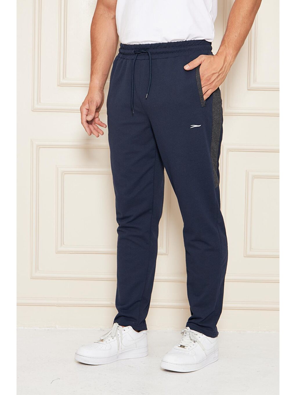 Erkek Düz Paça Şeritli Rahat Kesim Eşofman Altı Lacivert 6504-L-5