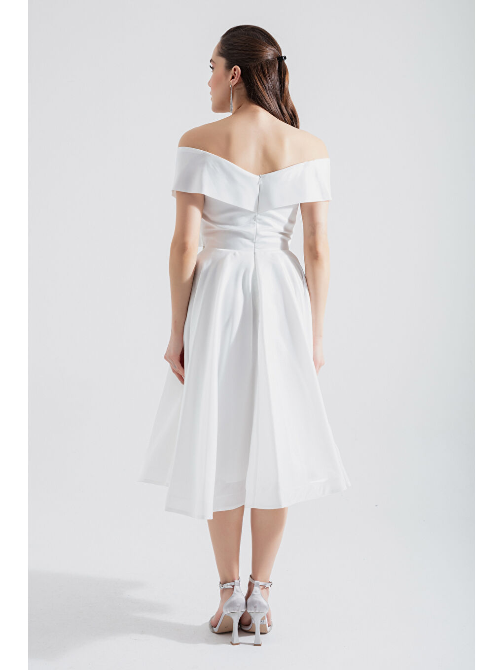 Kadın Beyaz Kayık Yaka Şerit Taşlı Midi Abiye Elbise-4