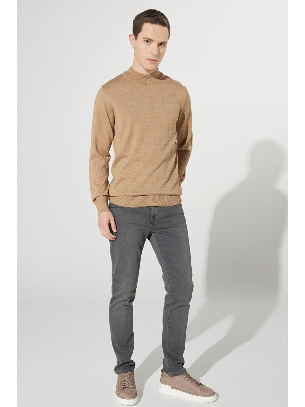 Bej Erkek Vizon Standart Fit Normal Kesim Yarım Balıkçı Yaka Yünlü Triko-1