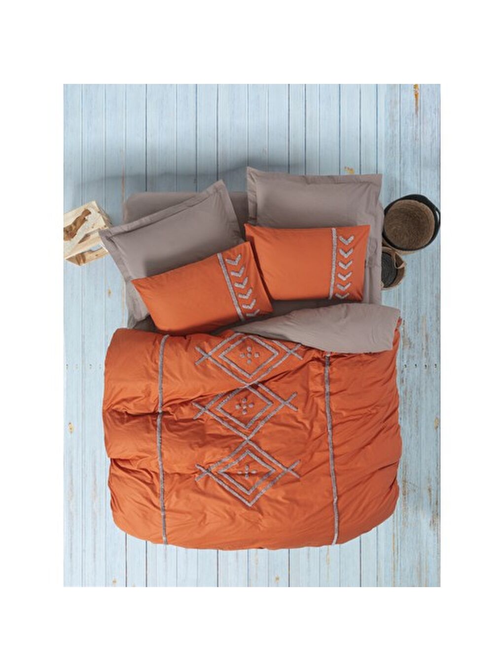 Karışık Pamuk Box Puff Nakışlı Çift Kişilik Nevresim Takımı Liya Kiremit-Bej