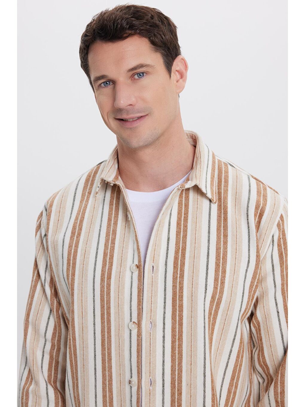 Ekru Erkek Relax Fit Rahat Kesim Spor Yaka Çizgili Oduncu Gömlek-1