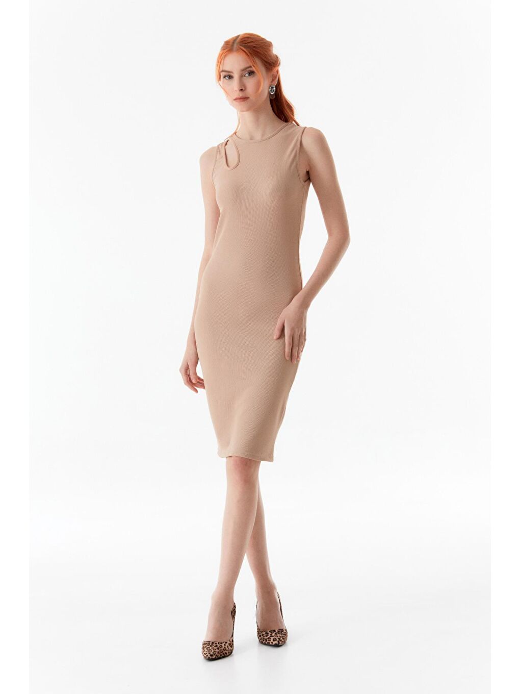 Bej Fitilli Omuz Pencereli Elbise