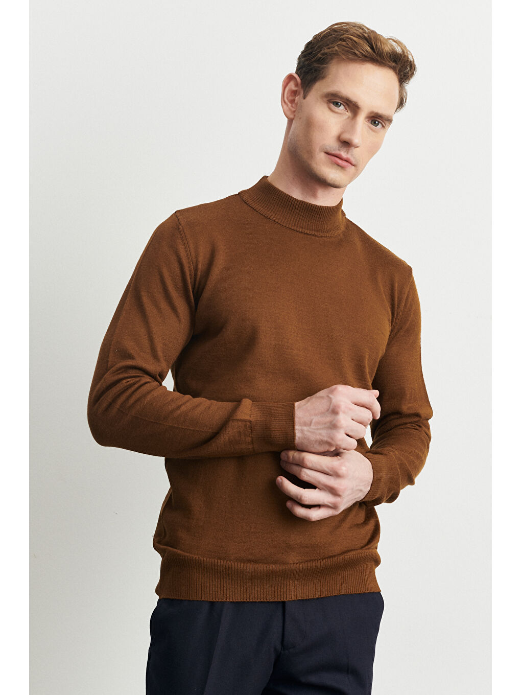 Kahverengi Erkek Tarçın Standart Fit Normal Kesim Yarım Balıkçı Yaka Yünlü Triko