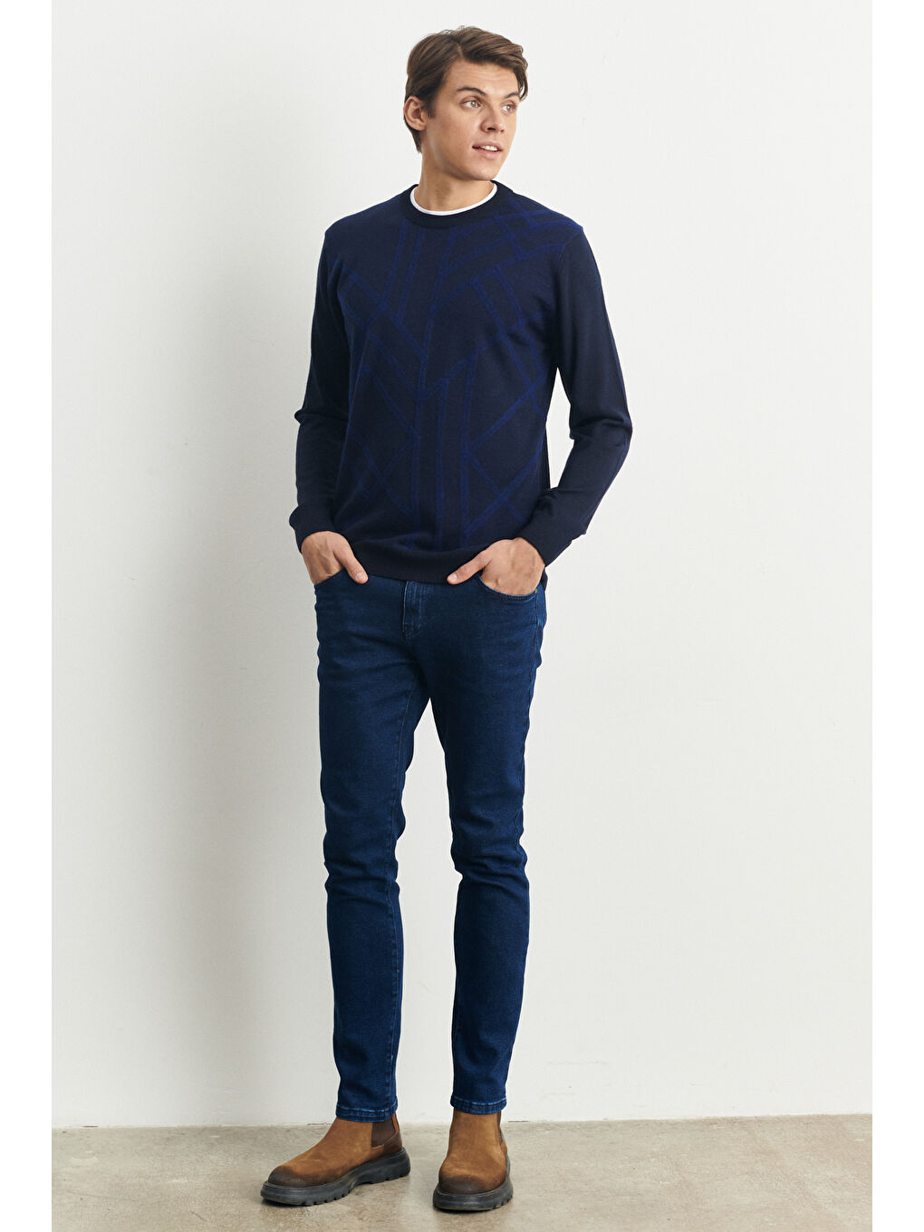 Erkek Lacivert Standart Fit Bisiklet Yaka Modern Desen Detaylı Kışlık Triko Kazak-1