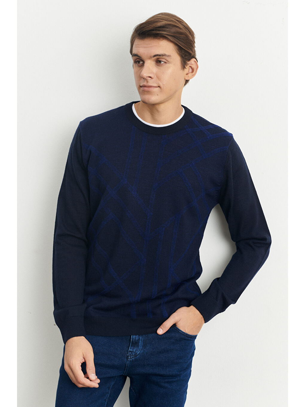 Erkek Lacivert Standart Fit Bisiklet Yaka Modern Desen Detaylı Kışlık Triko Kazak-2