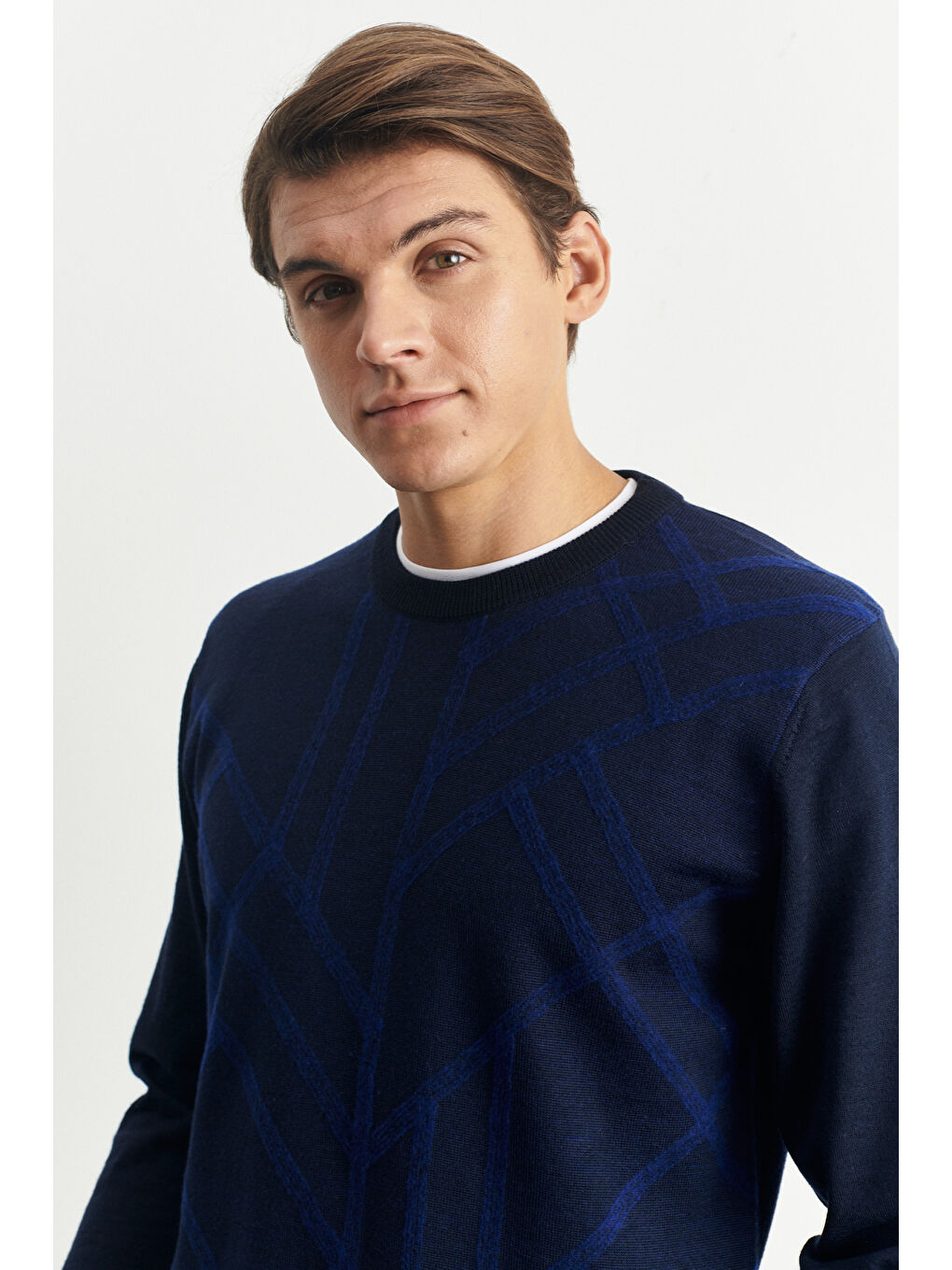 Erkek Lacivert Standart Fit Bisiklet Yaka Modern Desen Detaylı Kışlık Triko Kazak-3