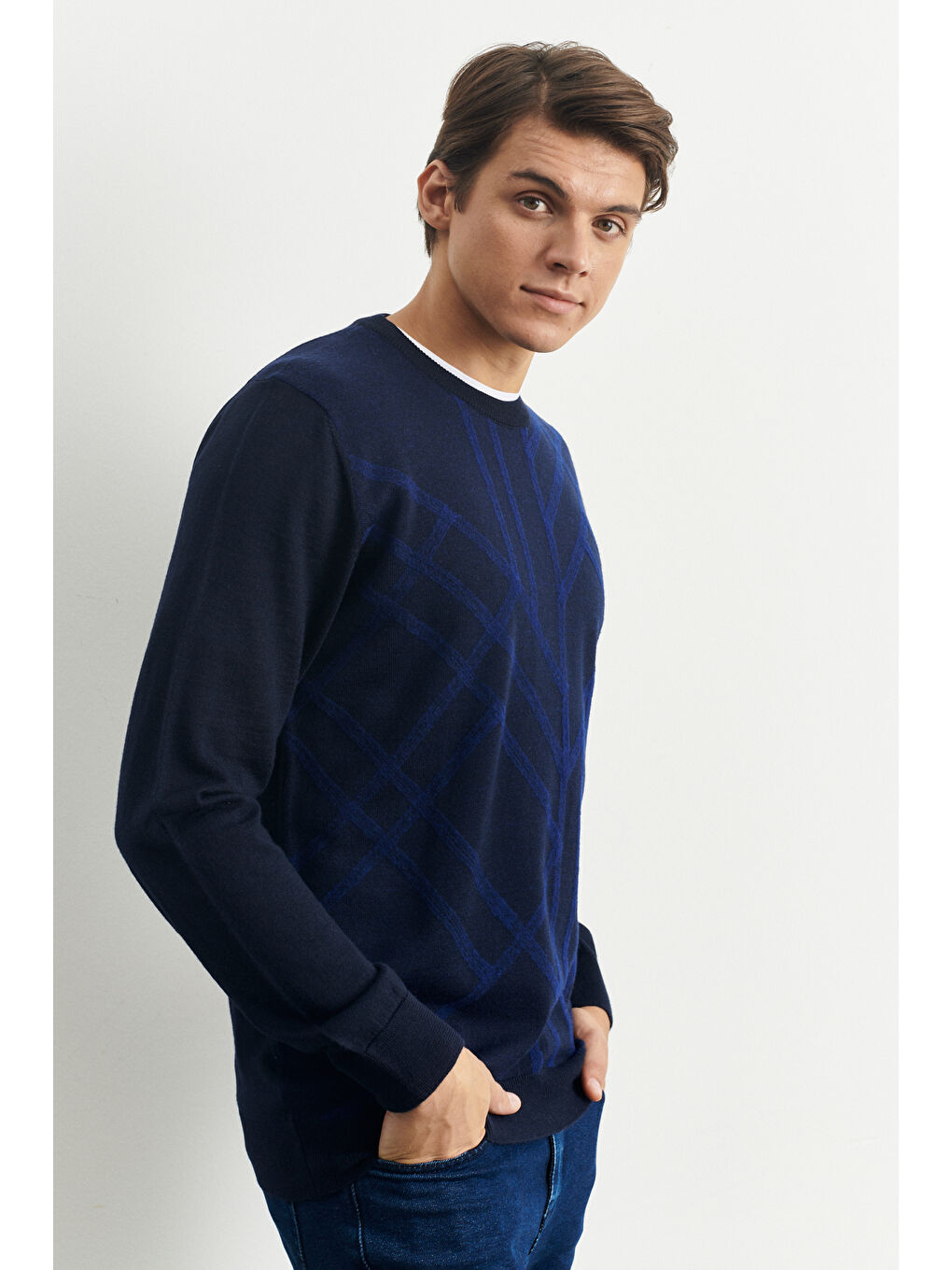 Erkek Lacivert Standart Fit Bisiklet Yaka Modern Desen Detaylı Kışlık Triko Kazak-4