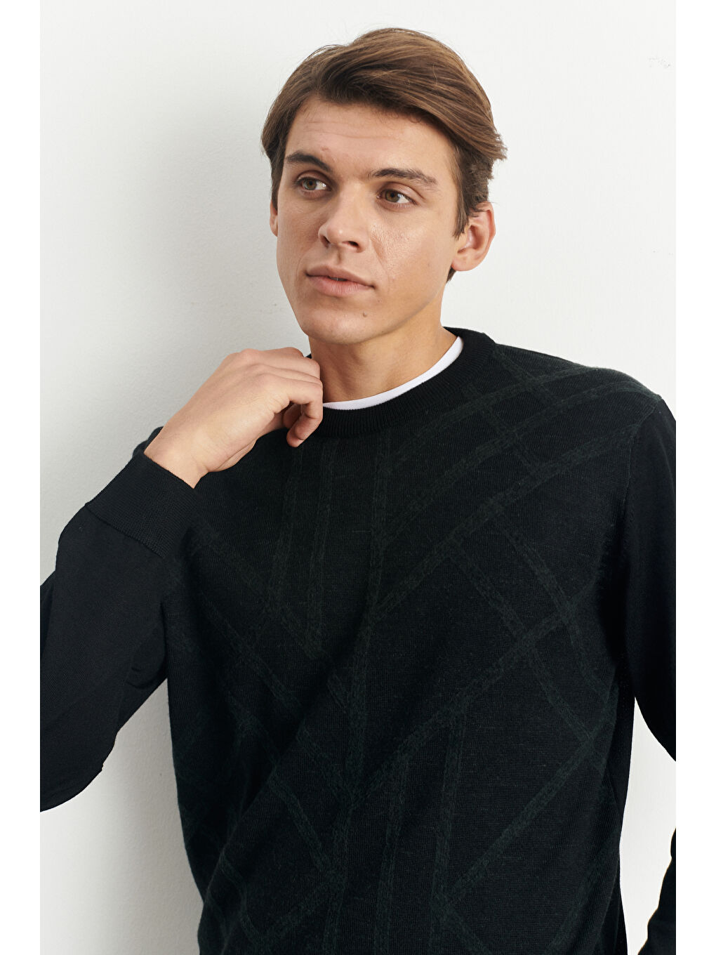 Erkek Siyah Standart Fit Bisiklet Yaka Modern Desen Detaylı Kışlık Triko Kazak-2