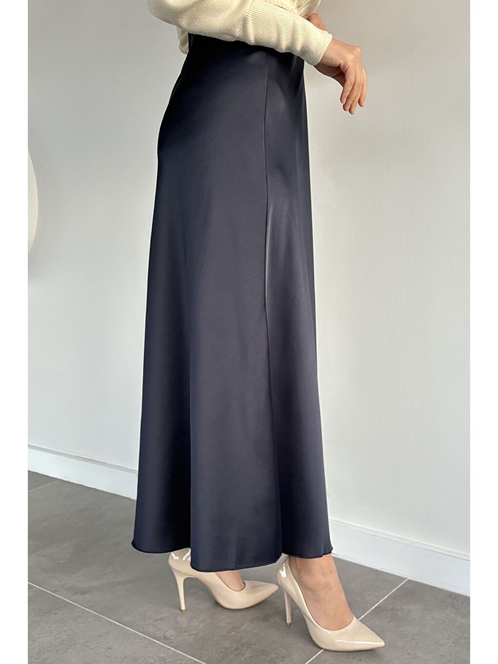 Lacivert Bel Lastikli Saten Tesettür Etek-4
