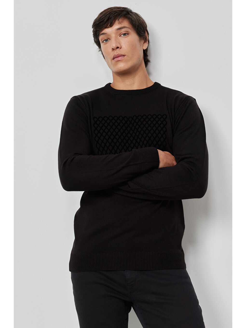 Erkek Siyah Tüylenmeyen Anti-Pilling Özellikli Standart Fit Bisiklet Yaka Önü Baskılı Triko-2