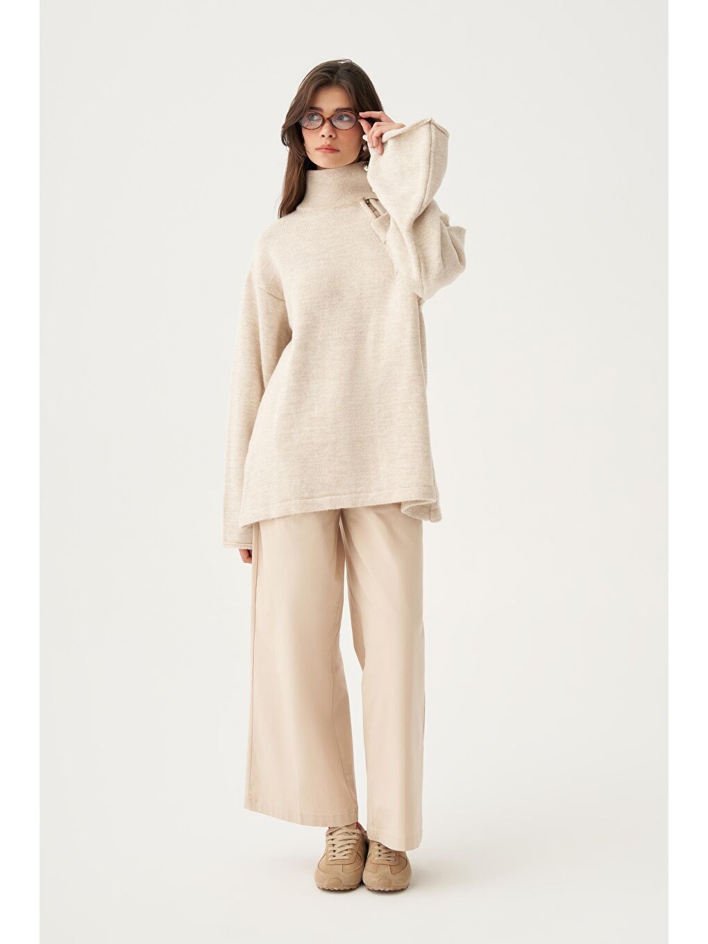 Bej Taş-Yakası Apoletli Triko Kazak