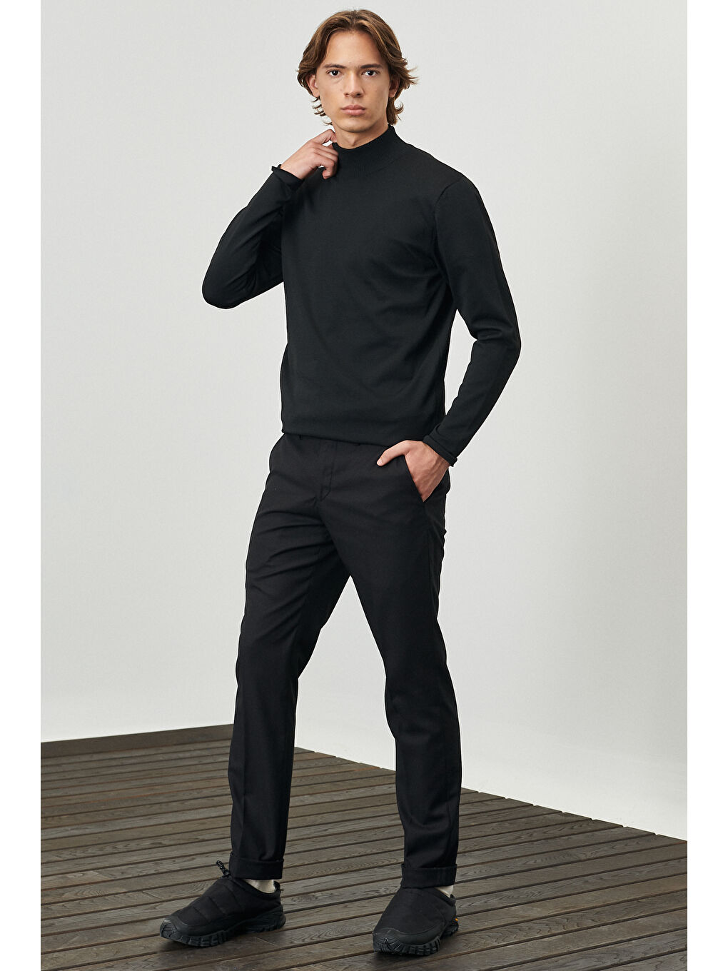 Erkek Siyah Standart Fit Normal Kesim Yarım Balıkçı Yaka Triko-1