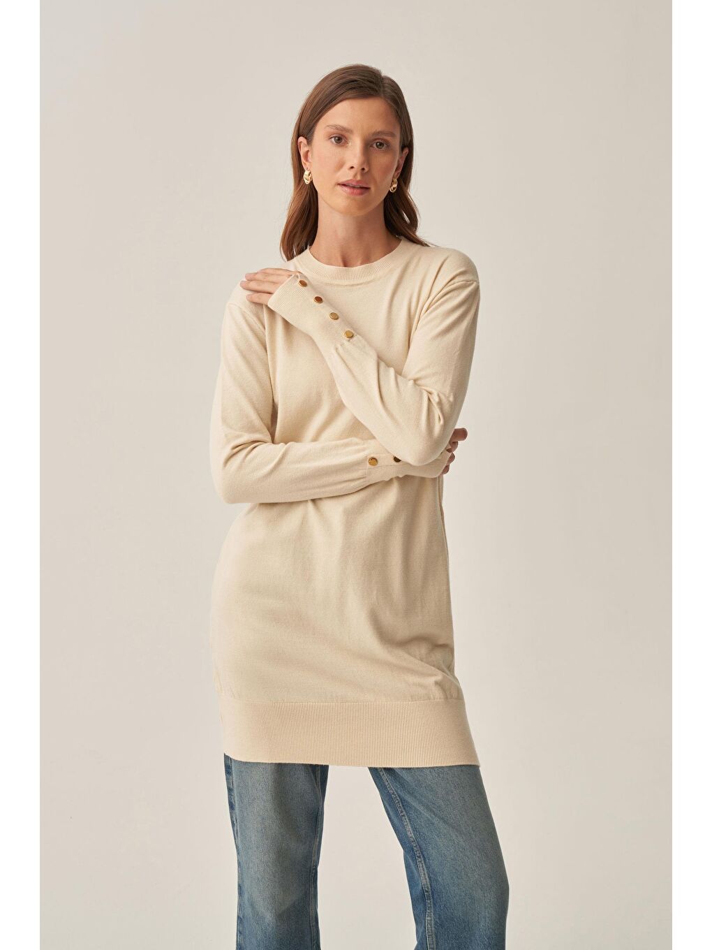 Bej-Bilekte Dügme Detaylı Kazak