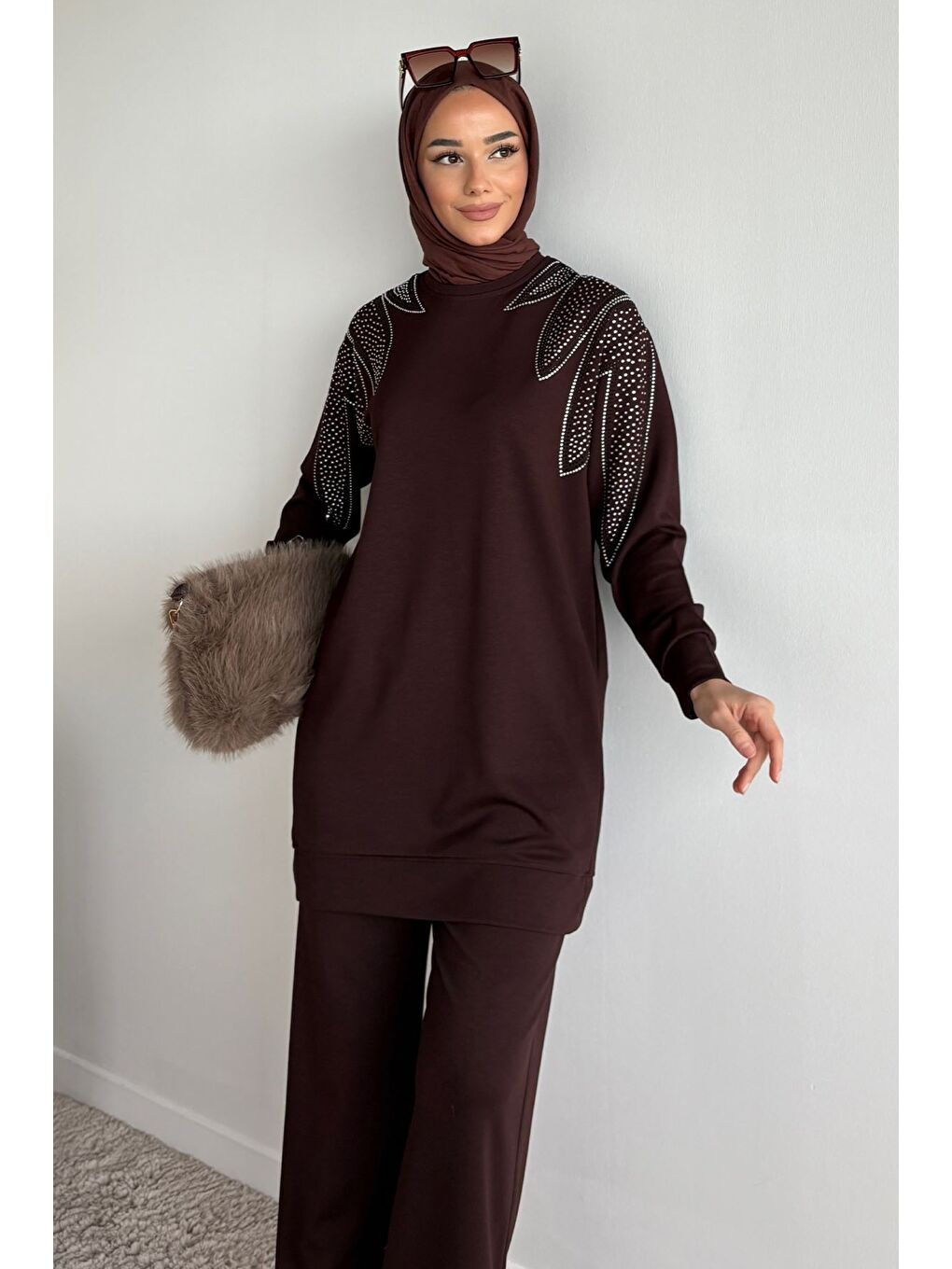 Kahverengi Bisiklet Yaka Taş İşlemeli Tunik Bel Lastikli Pantolon Tesettür İkili Takım-4