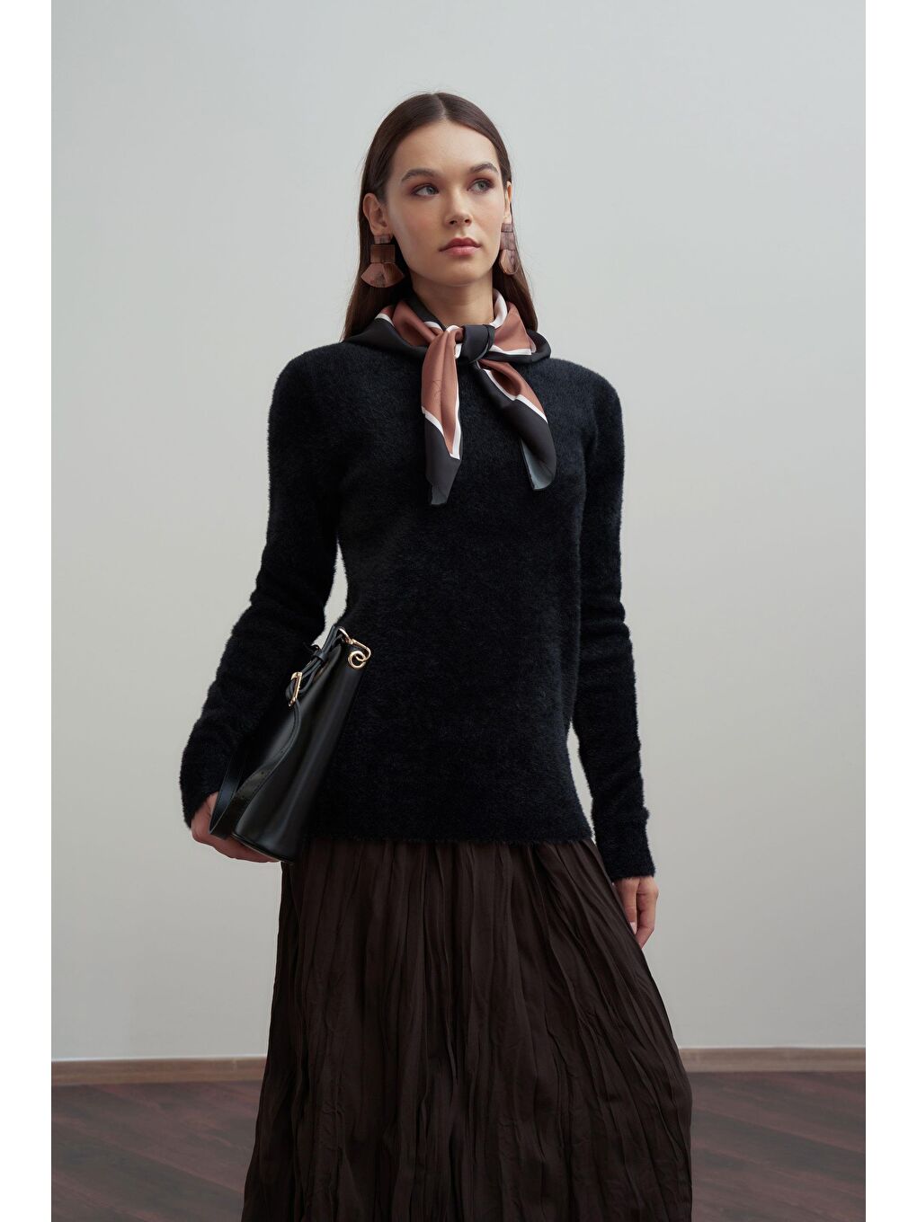 Siyah-Yumuşak Dokulu Kazak-3