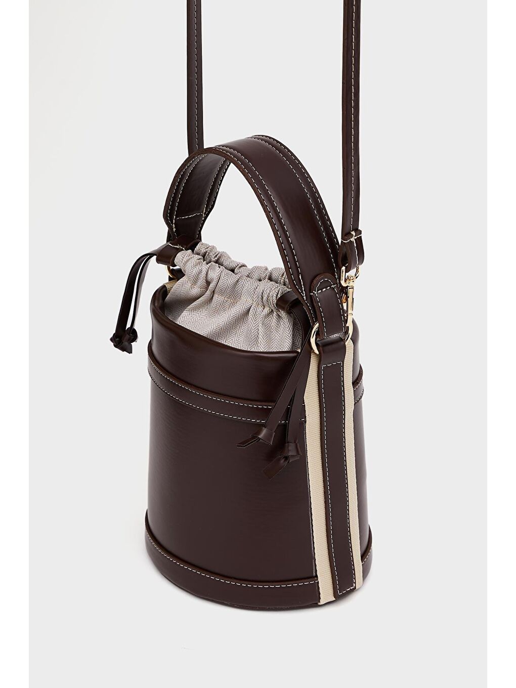 Kahverengi Kadın Kova Çanta Kontrast Dikiş Detaylı El Ve Omuz Taşıma Tasarımı-1