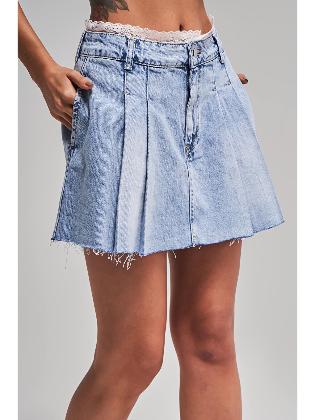 Mavi Kadın Snow Jean Rengi D-4s5-3 Dantel Detaylı Pileli Mini Boy Tasarım Denim Etek