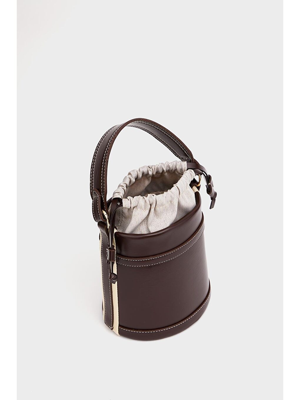 Kahverengi Kadın Kova Çanta Kontrast Dikiş Detaylı El Ve Omuz Taşıma Tasarımı-3