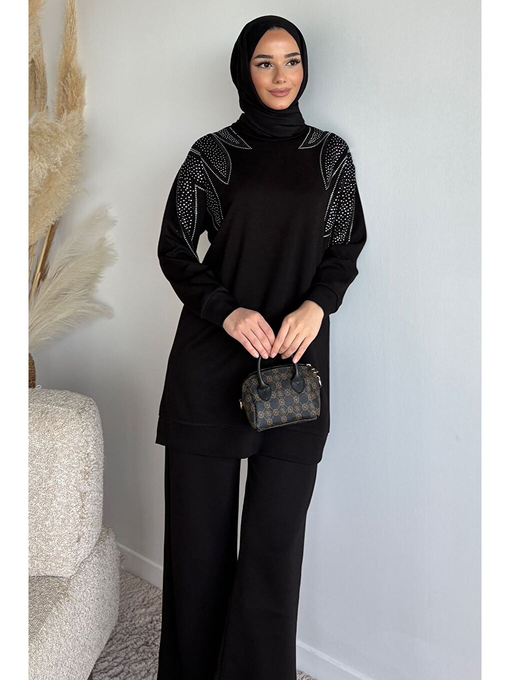 Siyah Bisiklet Yaka Taş İşlemeli Tunik Bel Lastikli Pantolon Tesettür İkili Takım-2