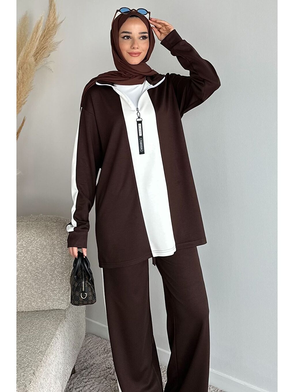 Kahverengi Tesettür Yarım Fermuarlı Renk Garnili Tunik Pantolon İkili Takım-2