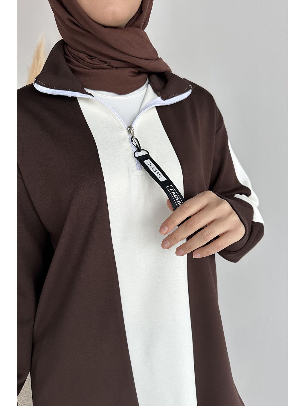 Kahverengi Tesettür Yarım Fermuarlı Renk Garnili Tunik Pantolon İkili Takım-9