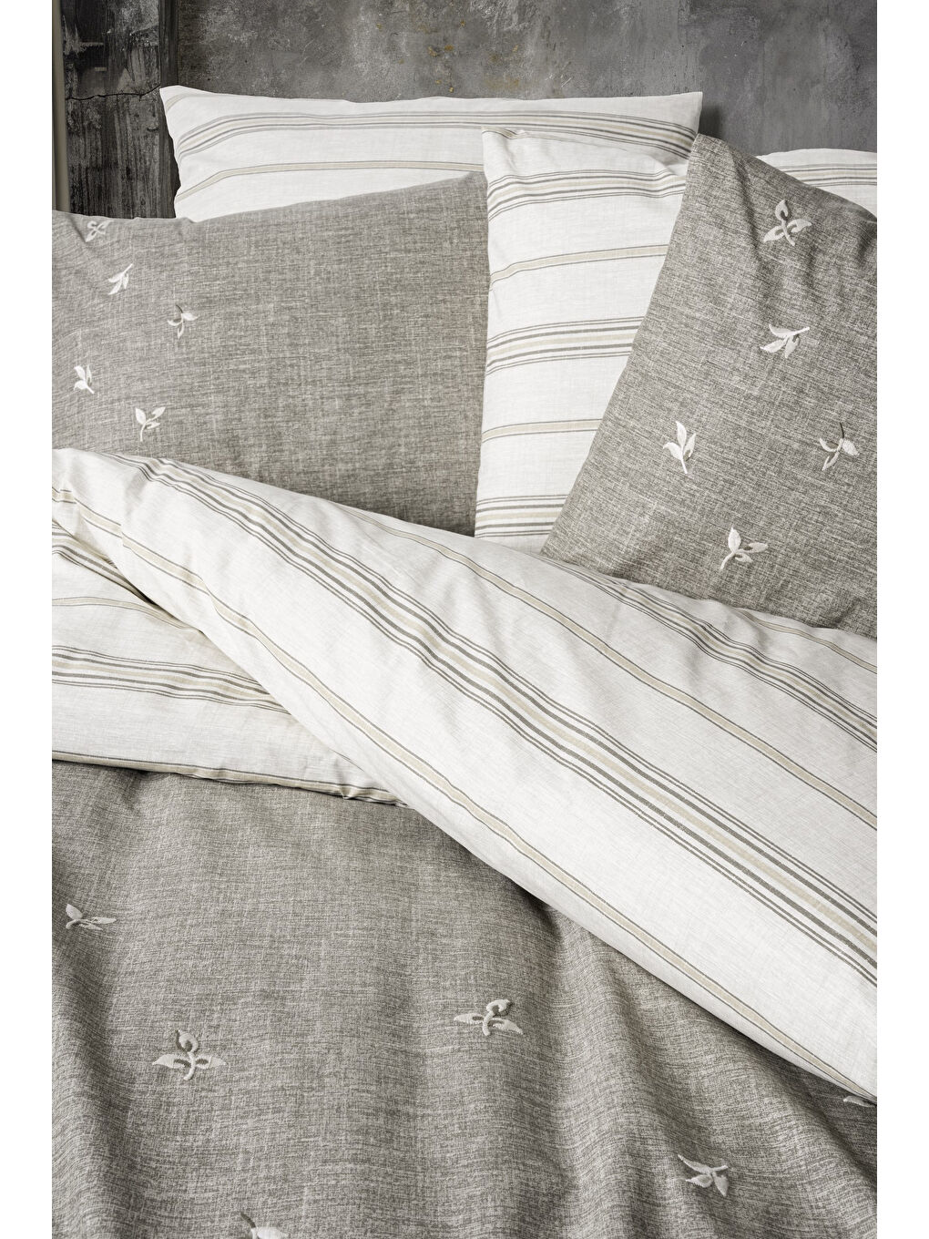 Karışık Pamuk Box Klein Nakışlı Çift Kişilik Nevresim Takımı Moke Kahve-1