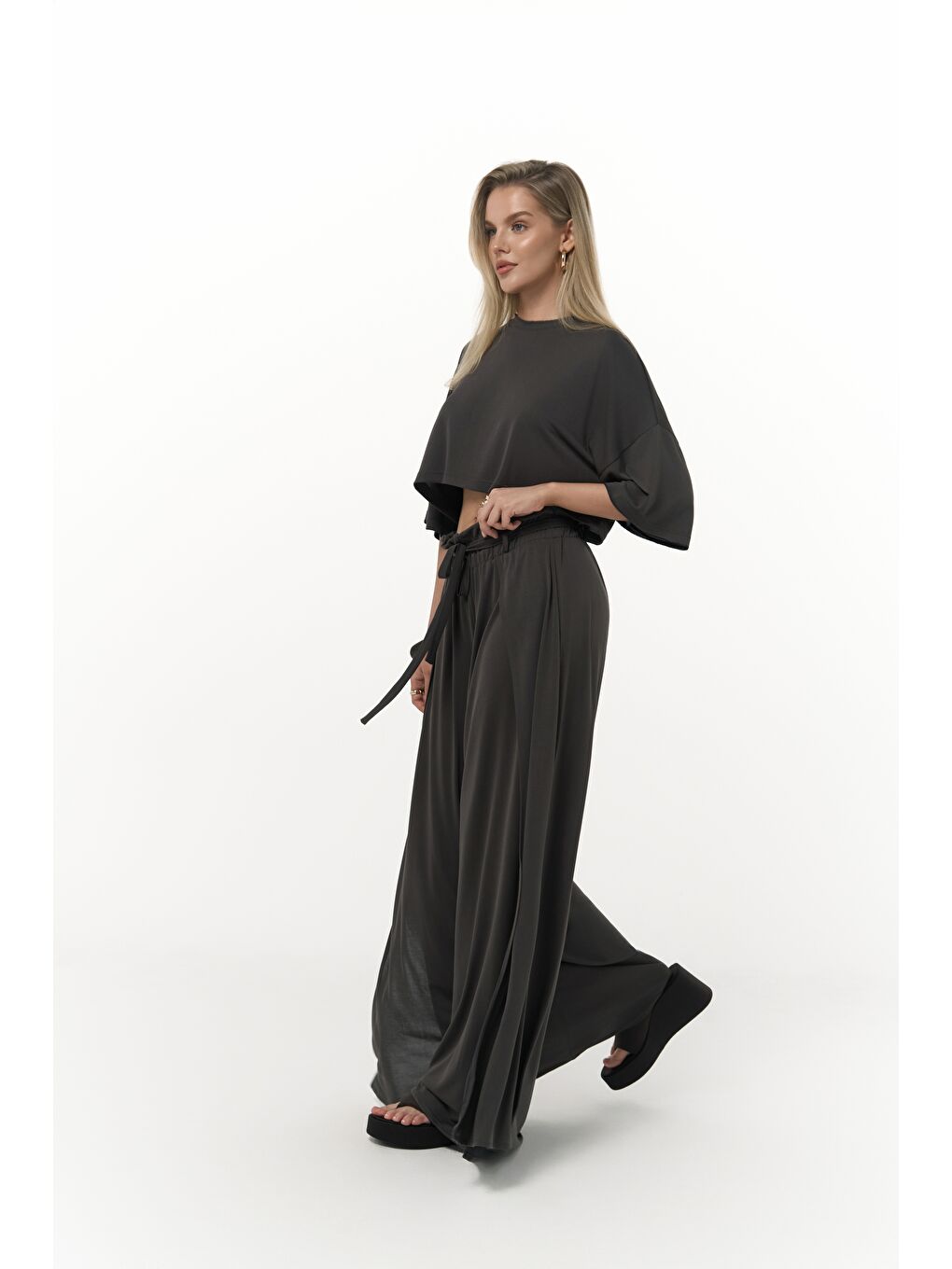 Nell Antrasit Crop T-Shirt Pantolon Takım