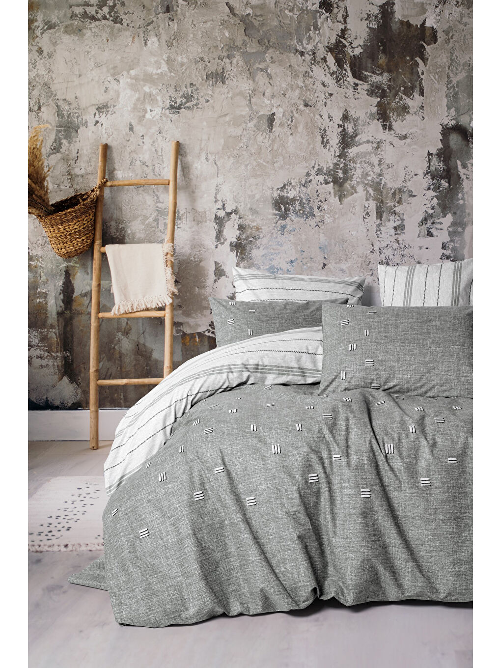 Karışık Pamuk Box Klein Nakışlı Çift Kişilik Nevresim Takımı Patara Gri