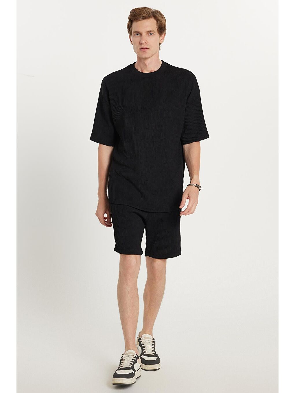 Erkek Oversize Geniş Kesim Bisiklet Yaka Gofre Kumaş Beli Bağcıklı Siyah Şort Takım