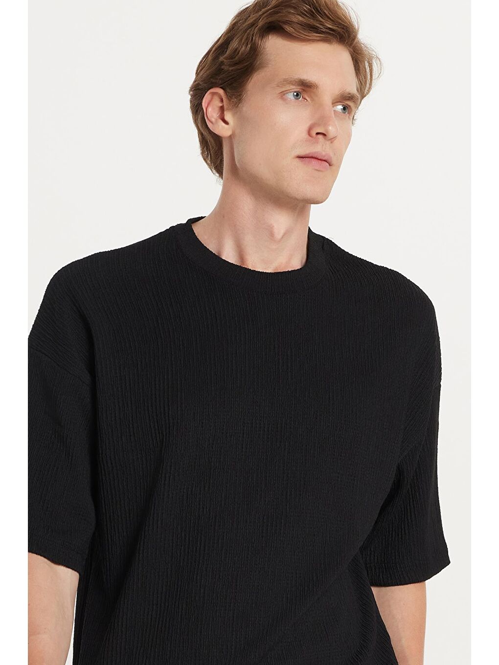 Erkek Oversize Geniş Kesim Bisiklet Yaka Gofre Kumaş Beli Bağcıklı Siyah Şort Takım-1